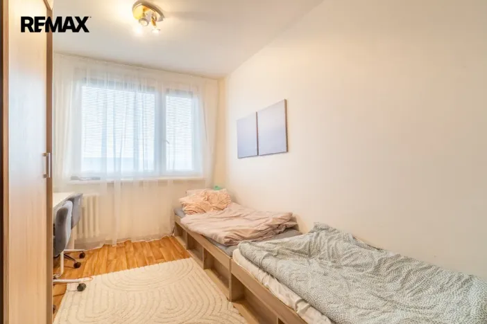 Pronájem bytu 2+kk, Praha - Petrovice, Lessnerova, 43 m2