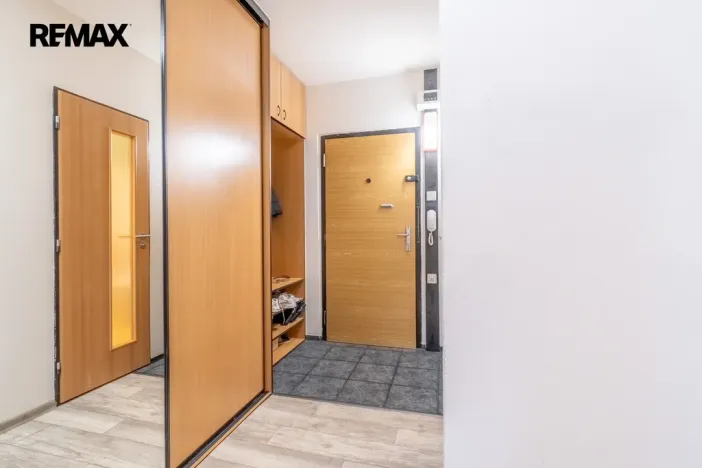 Pronájem bytu 2+kk, Praha - Petrovice, Lessnerova, 43 m2