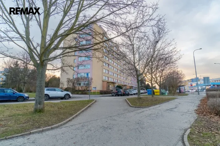 Pronájem bytu 2+kk, Praha - Petrovice, Lessnerova, 43 m2