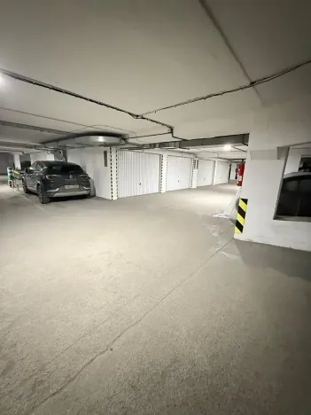 Pronájem garážového stání, Praha - Vršovice, Moskevská, 20 m2