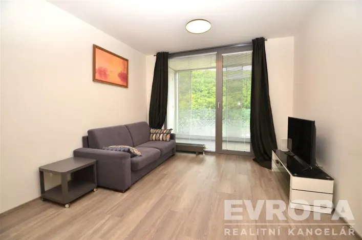 Pronájem bytu 1+kk, Praha - Košíře, Hlaváčkova, 33 m2