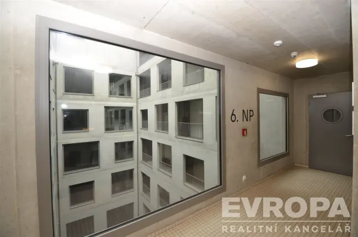 Pronájem bytu 1+kk, Praha - Košíře, Hlaváčkova, 33 m2