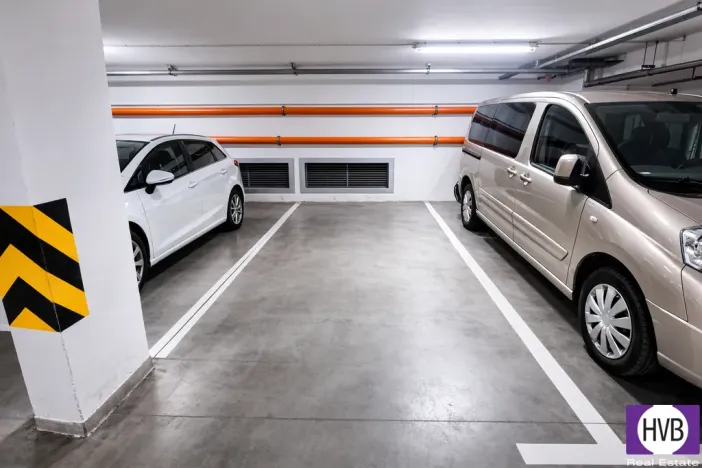 Prodej garážového stání, Praha, Novovysočanská, 13 m2