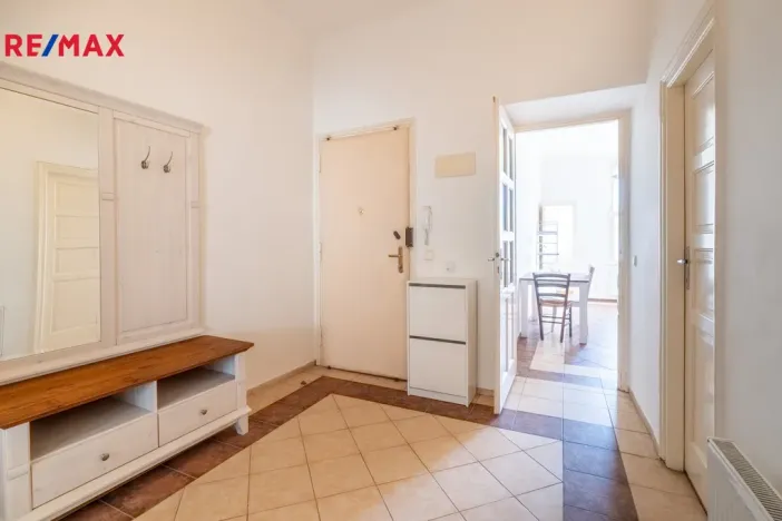 Pronájem bytu 1+1, Praha - Bubeneč, Eliášova, 55 m2