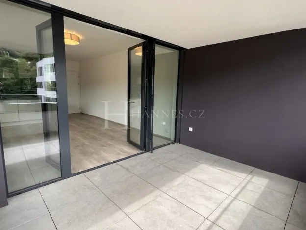 Pronájem bytu 2+kk, Praha - Karlín, U Sluncové, 65 m2