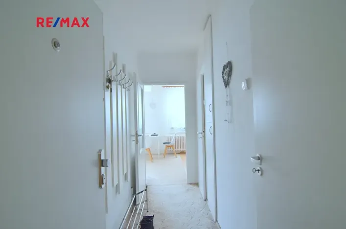 Pronájem bytu 1+kk, Praha - Zbraslav, Tunelářů, 37 m2