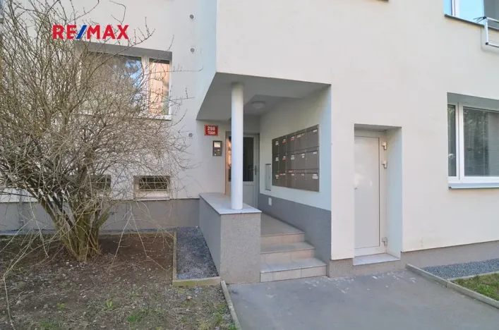 Pronájem bytu 1+kk, Praha - Zbraslav, Tunelářů, 37 m2