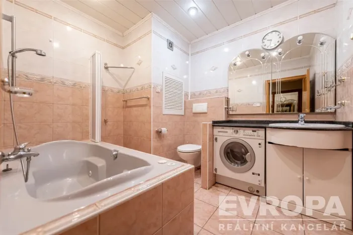 Prodej bytu 3+1, Praha - Hlubočepy, Voskovcova, 77 m2
