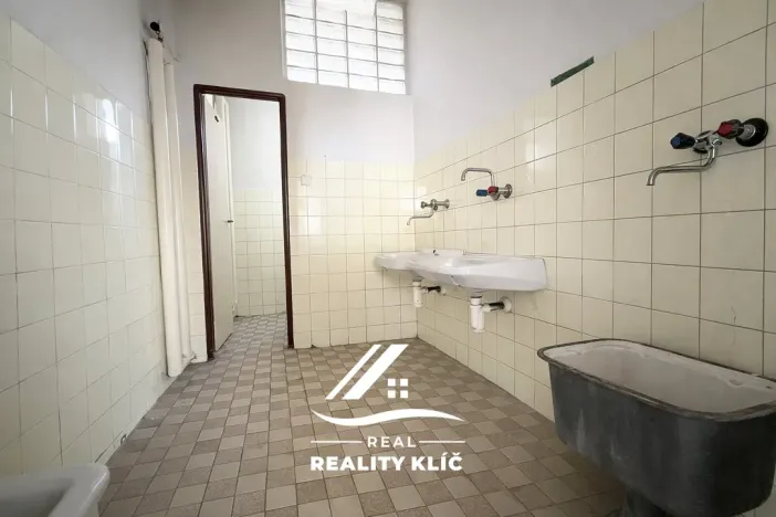 Prodej bytu 6+kk a větší, Kopřivnice, Obránců míru, 1407 m2