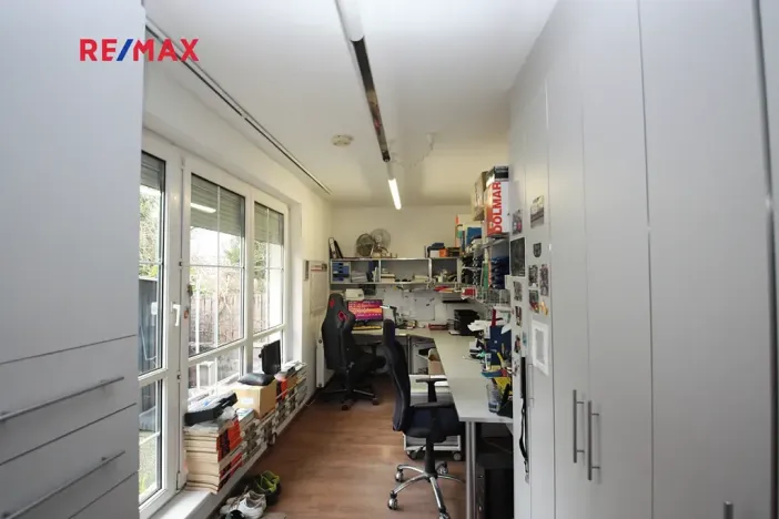 Prodej obchodního prostoru, Praha - Hlubočepy, Voskovcova, 141 m2