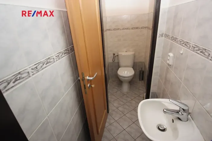 Prodej obchodního prostoru, Praha - Hlubočepy, Voskovcova, 141 m2