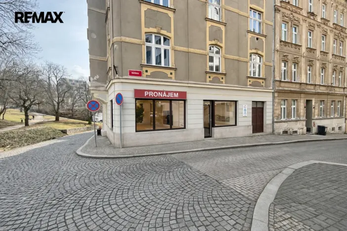 Pronájem obchodního prostoru, Karlovy Vary, Hynaisova, 42 m2