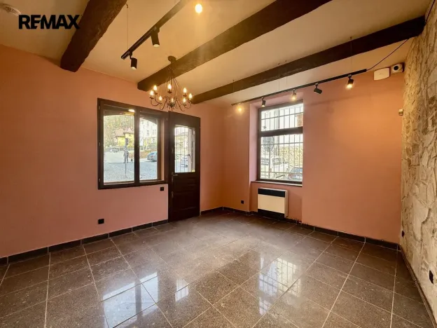Pronájem obchodního prostoru, Karlovy Vary, Hynaisova, 42 m2