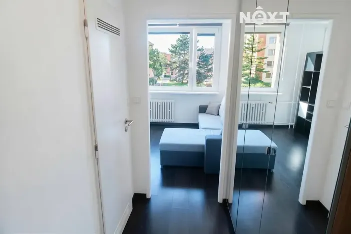 Pronájem bytu 1+kk, Praha - Kobylisy, Jelínkova, 35 m2