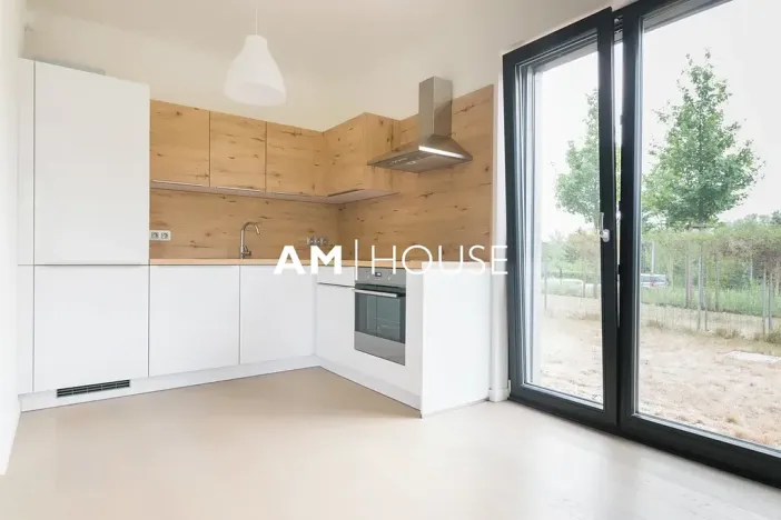 Pronájem bytu 2+kk, Praha - Libeň, Menclova, 62 m2