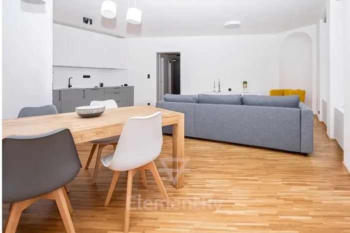 Pronájem bytu 2+kk, Hradec Králové, Komenského, 76 m2