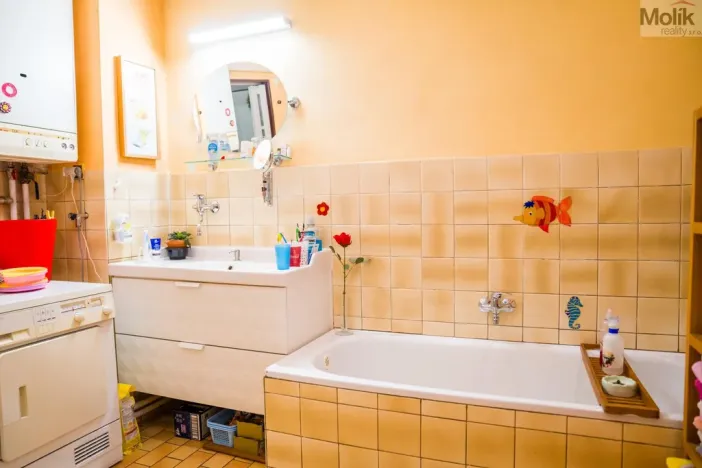 Prodej vícegeneračního domu, Dubí - Bystřice, Ležáky, 291 m2