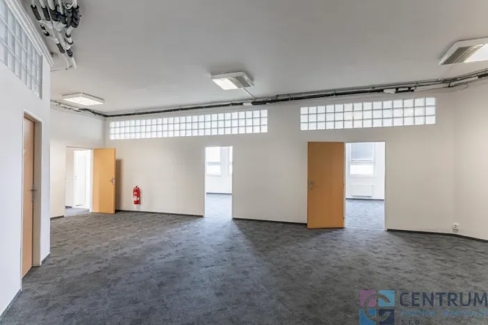 Pronájem kanceláře, Praha - Holešovice, U Pergamenky, 225 m2