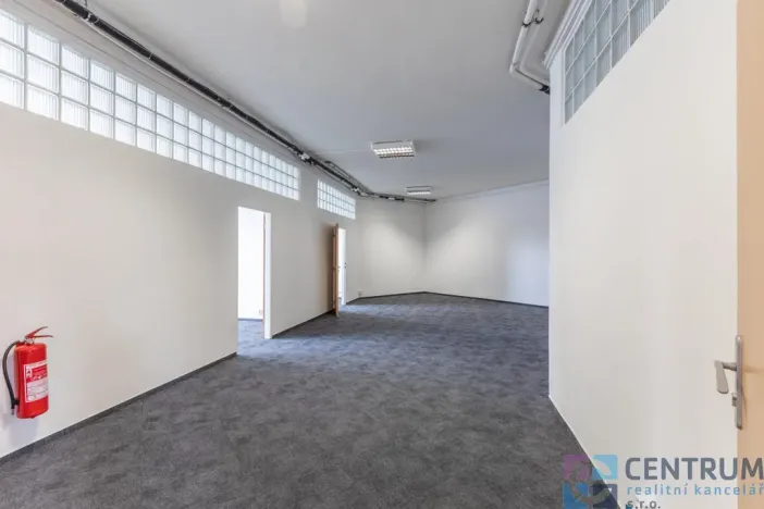Pronájem kanceláře, Praha - Holešovice, U Pergamenky, 225 m2