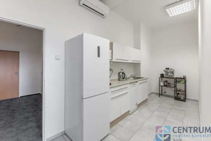 Pronájem kanceláře, Praha - Holešovice, U Pergamenky, 82 m2