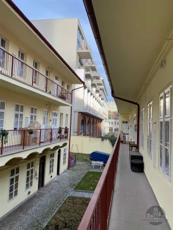 Pronájem atypického bytu, Praha - Karlín, Kollárova, 47 m2