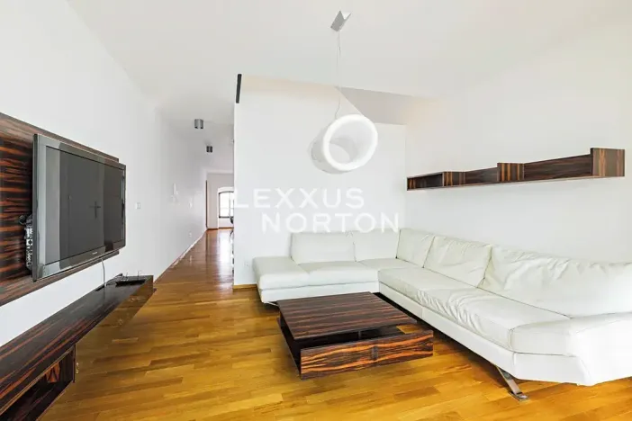 Pronájem bytu 3+1, Praha - Karlín, Šaldova, 94 m2