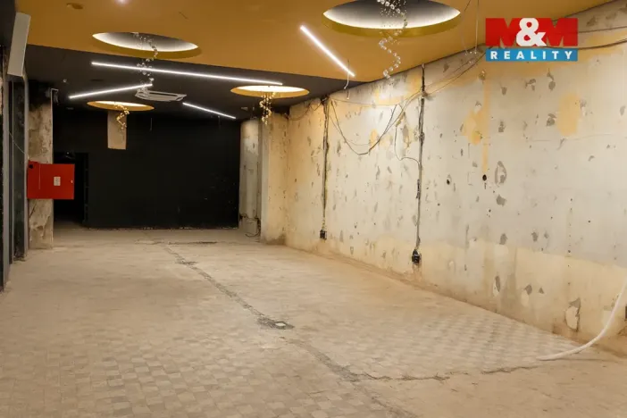 Pronájem obchodního prostoru, Pardubice - Zelené Předměstí, třída Míru, 390 m2