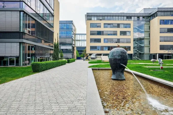 Pronájem kanceláře, Praha - Jinonice, Radlická, 1261 m2