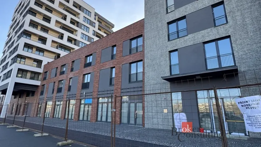 Pronájem bytu 1+kk, Praha - Hloubětín, Poděbradská, 42 m2