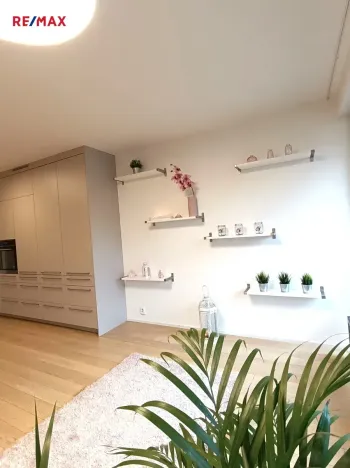 Pronájem bytu 1+kk, Praha - Vršovice, Altajská, 40 m2