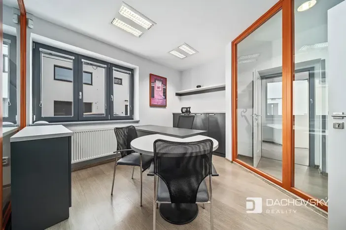 Prodej kanceláře, Pardubice, K Dolíčku, 374 m2