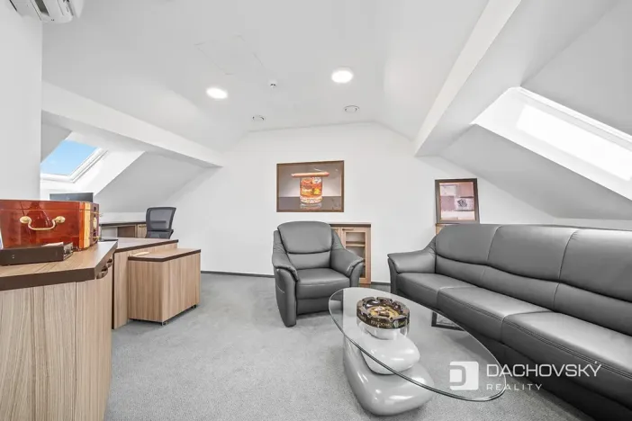 Prodej kanceláře, Pardubice, K Dolíčku, 374 m2