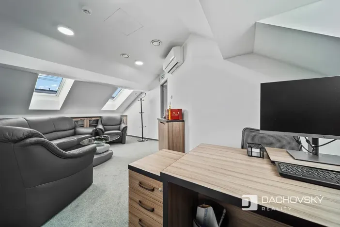 Prodej kanceláře, Pardubice, K Dolíčku, 374 m2