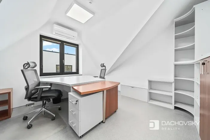 Prodej kanceláře, Pardubice, K Dolíčku, 374 m2