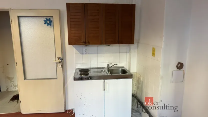 Pronájem bytu 1+kk, Praha - Střešovice, Farní, 19 m2