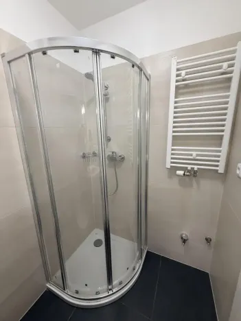 Pronájem bytu 1+kk, Praha - Vršovice, Omská, 28 m2