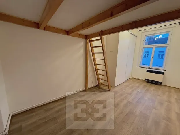 Pronájem bytu 2+1, Praha - Žižkov, Hartigova, 38 m2