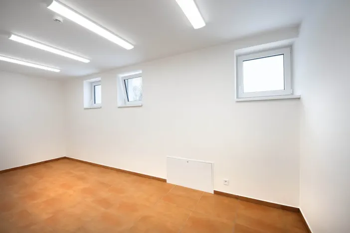 Pronájem kanceláře, Hořín, 420 m2