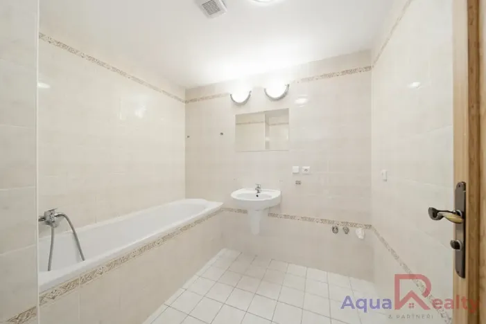 Prodej bytu 4+kk, Karlovy Vary, Okružní, 99 m2