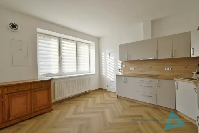 Pronájem bytu 1+kk, Nová Paka, Zahradní, 42 m2