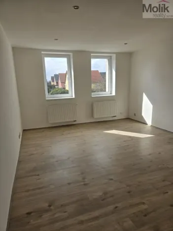 Pronájem bytu 3+1, Lom, nám. Republiky, 103 m2