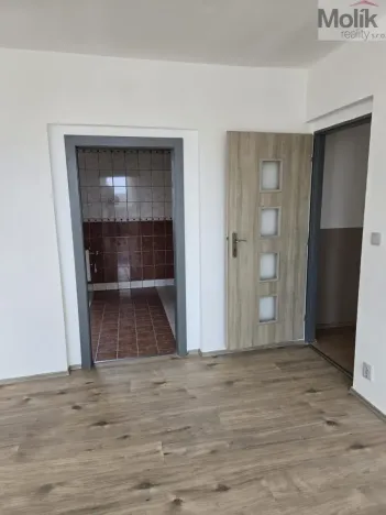 Pronájem bytu 3+1, Lom, nám. Republiky, 103 m2