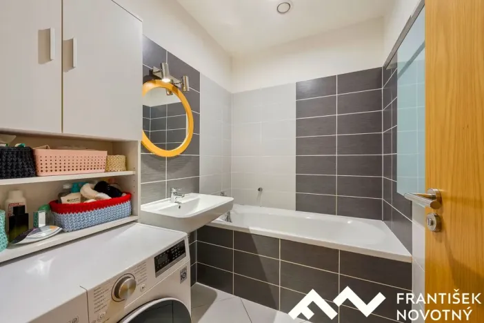 Prodej bytu 2+kk, Pohořelice, Znojemská, 51 m2