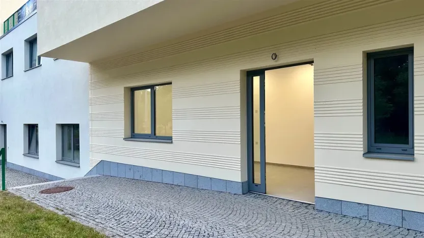 Pronájem obchodního prostoru, Františkovy Lázně, Nádražní, 27 m2