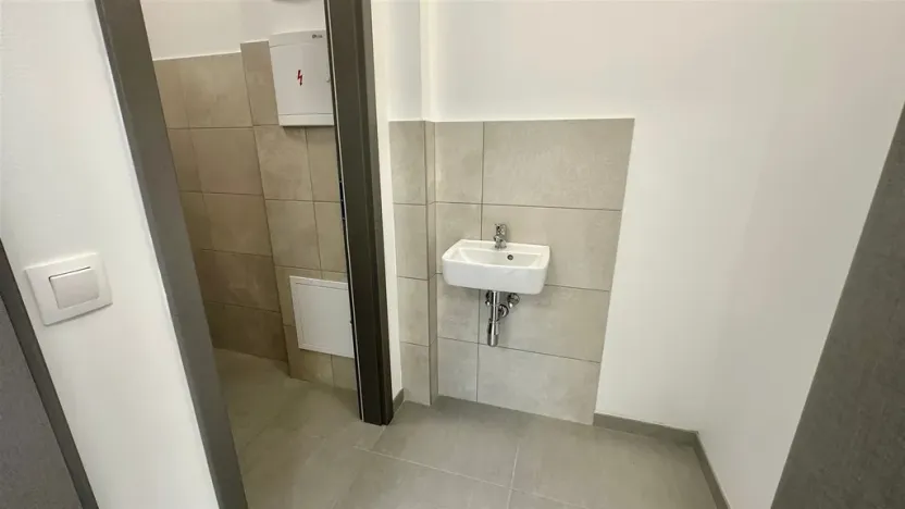 Pronájem obchodního prostoru, Františkovy Lázně, Nádražní, 27 m2