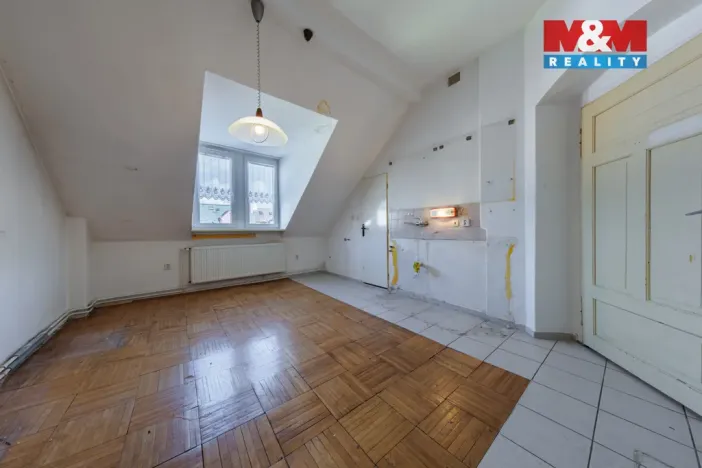 Prodej bytu 4+1, Karlovy Vary, Wolkerova, 146 m2