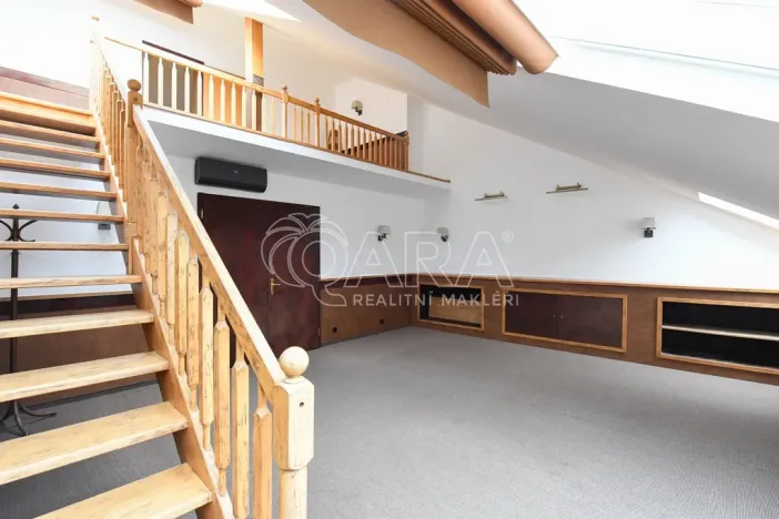 Pronájem bytu 3+1, Praha - Nové Město, Spálená, 127 m2