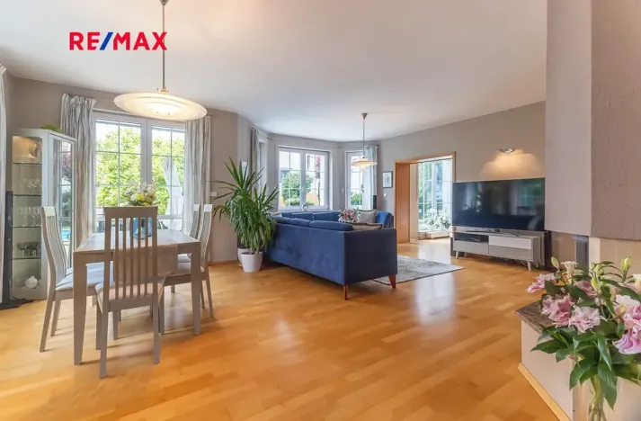 Prodej rodinného domu, Praha - Lochkov, V oudolku, 183 m2