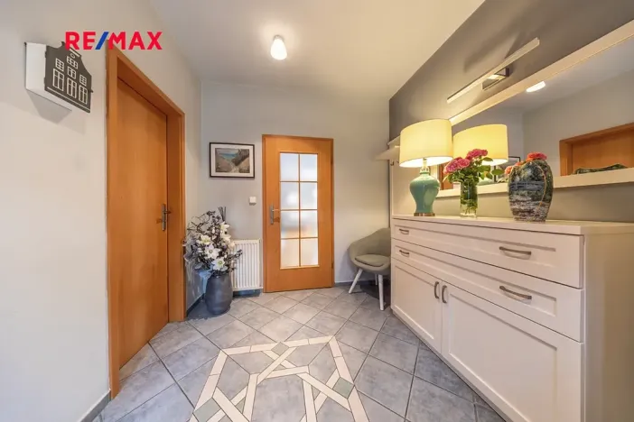 Prodej rodinného domu, Praha - Lochkov, V oudolku, 183 m2