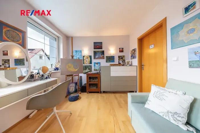 Prodej rodinného domu, Praha - Lochkov, V oudolku, 183 m2